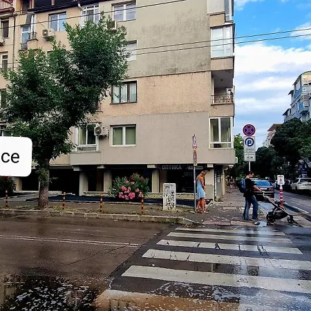 Centre Near Everything Къмпинг