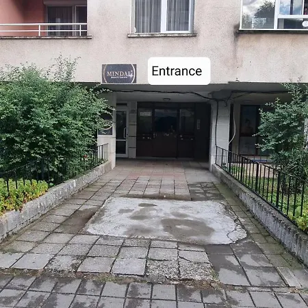 Centre Near Everything וארנה